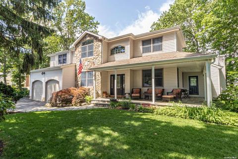 1120 Oakneck Rd, Bay Shore, NY 11706