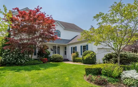 107 Hadley Pl, Melville, NY 11747