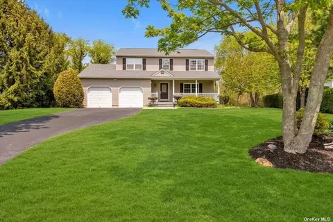 295 Mockingbird Ln, Southold, NY 11971
