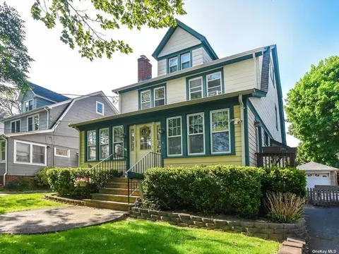 48 Cromwell Pl, Sea Cliff, NY 11579