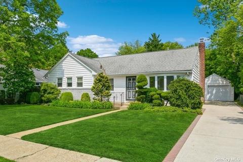 1525 Jackson Ave, East Meadow, NY 11554