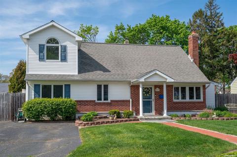 87 Harris St, Patchogue, NY 11772