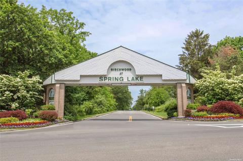 614 Birchwood Park Dr #614, Middle Island, NY 11953