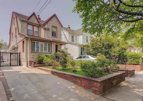 89-28 216th St, Queens Village, NY 11427