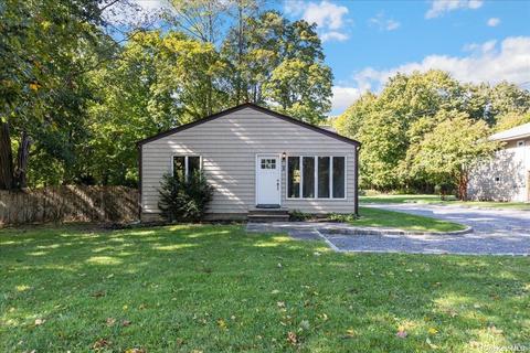 8 Brooksite Dr, Smithtown, NY 11787