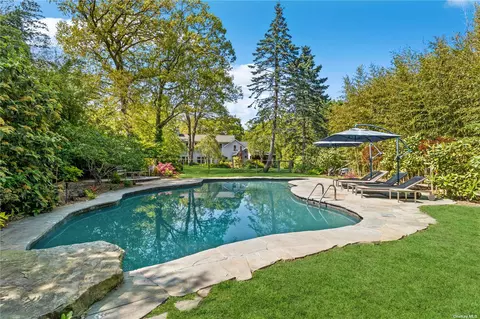 10450 Old Sound Ave, Mattituck, NY 11952