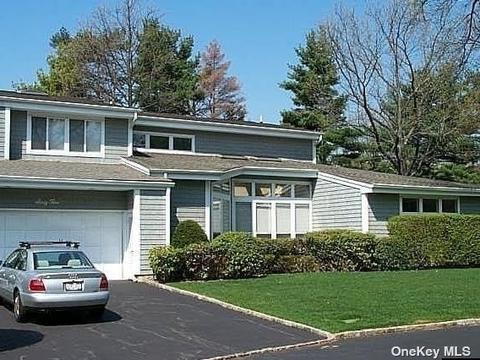 65 Bond Ct #65, Manhasset, NY 11030