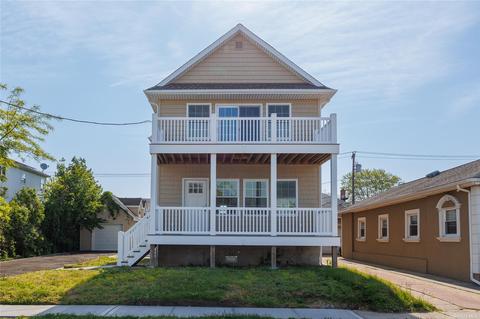 105 Newport Rd, Island Park, NY 11558