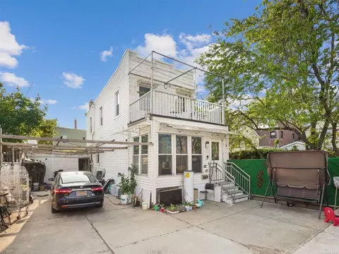 82-13 Clemente Ct, Woodhaven, NY 11421