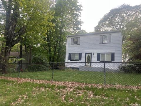 30 Hawkins Ave, Medford, NY 11763