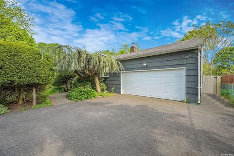 20 Pilgrim Rd, Brentwood, NY 11717