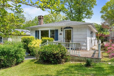 53 Magnolia Dr, Rocky Point, NY 11778