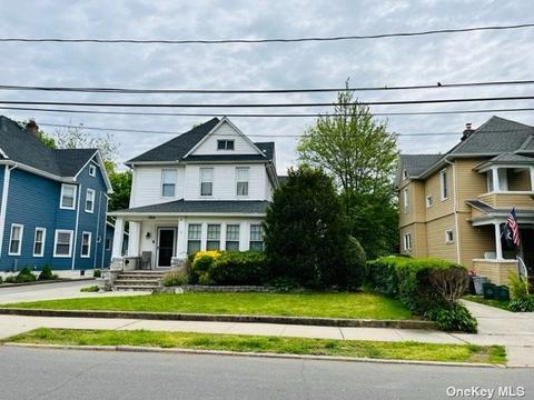 50 Pearsall Ave, Lynbrook, NY 11563