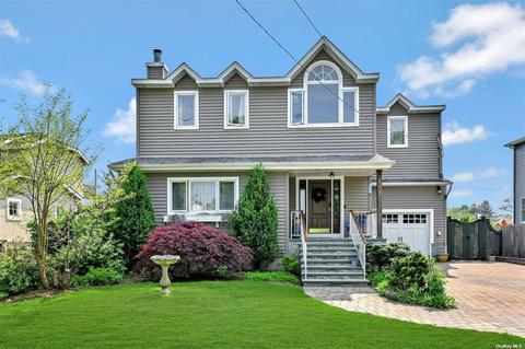 624 Tower Mews, Oakdale, NY 11769
