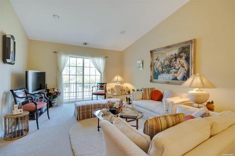 950 Madeira Blvd #950, Melville, NY 11747