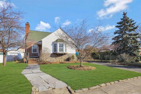 165 E Dover St, Valley Stream, NY 11580