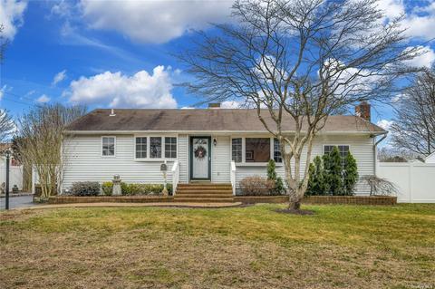 44 Eugene Dr, Kings Park, NY 11754