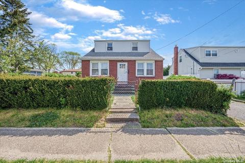 635 Vernon Ave, East Meadow, NY 11554