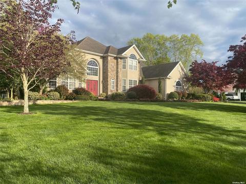 18 Sweetgum Ln, Miller Place, NY 11764