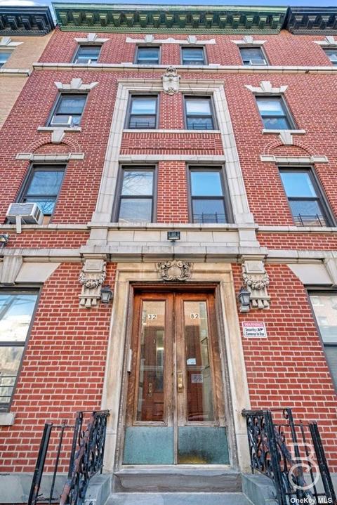 32-82 30th St, Astoria, NY 11106