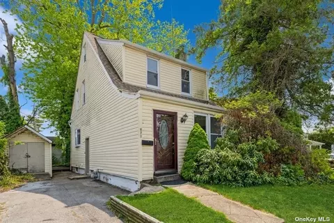 671 Oriole Ave, West Hempstead, NY 11552