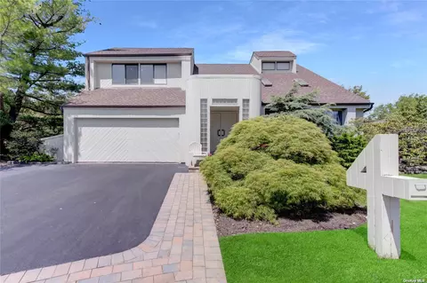 4 Radcliffe Ct, Syosset, NY 11791