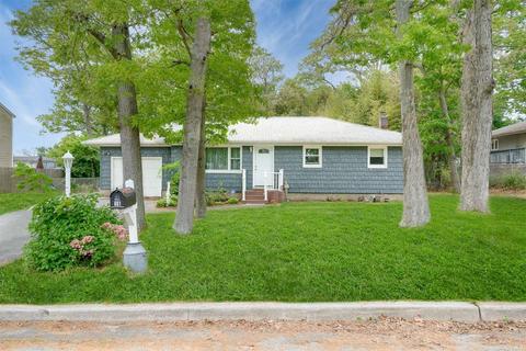 16 Raymond Ave, Farmingville, NY 11738