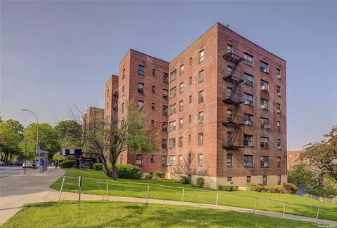 26-10 Union St #6F, Flushing, NY 11354