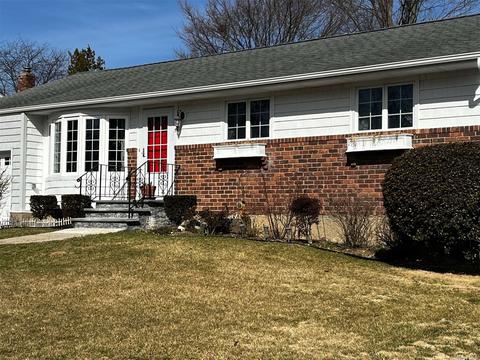 5 E Allison Dr, Old Bethpage, NY 11804