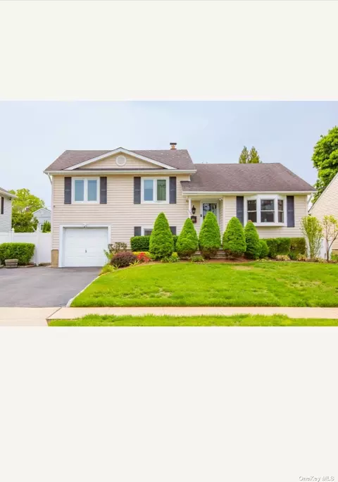 12 Lincrest St, Syosset, NY 11791