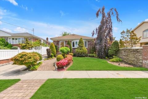 22-11 157th St, Whitestone, NY 11357