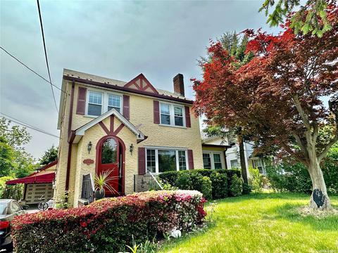 26 Beach Rd, Great Neck, NY 11023