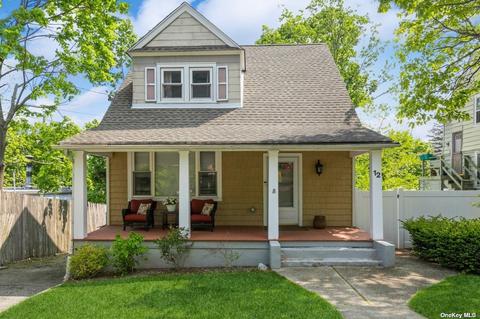 12 Hillside Ave, Huntington, NY 11743