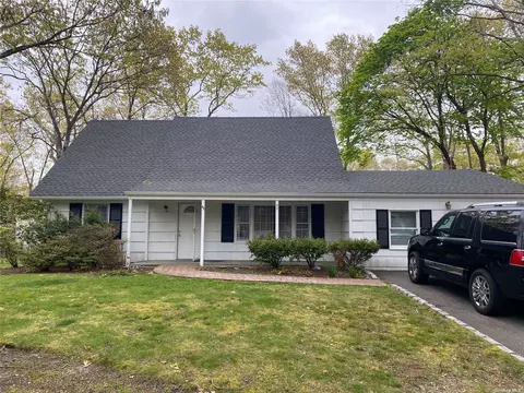 45 Skylark Ln, Stony Brook, NY 11790