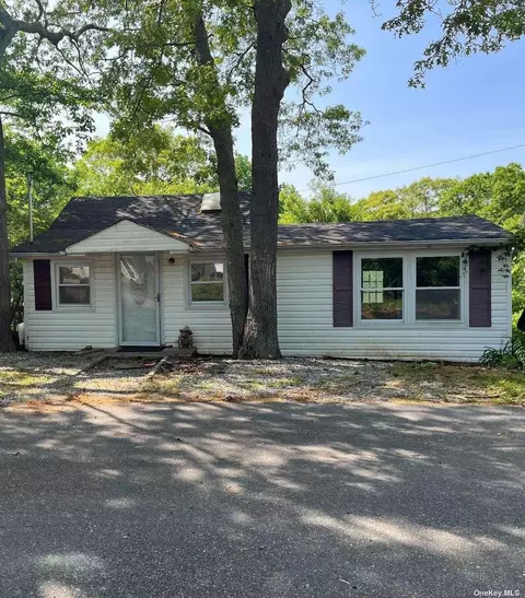 74 Zenith Rd, Rocky Point, NY 11778