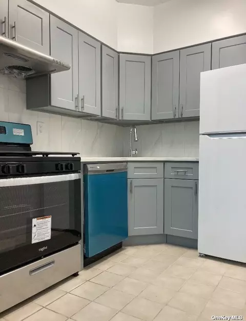 69-01 242nd St #38E, Little Neck, NY 11362