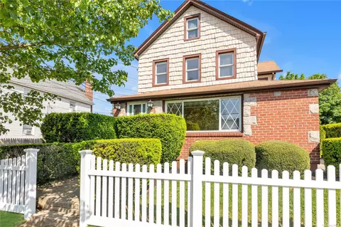 240 Jefferson Ave, Mineola, NY 11501