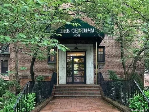 140-18 Burden Cres #211, Briarwood, NY 11435
