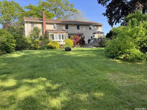51 Hofstra Dr, Plainview, NY 11803