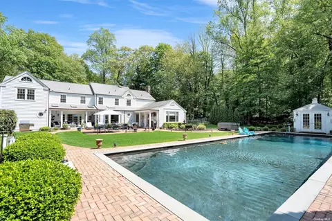 21 The Gln, Locust Valley, NY 11560