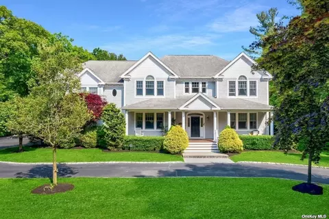 35 Breezy Hill Dr, Northport, NY 11768