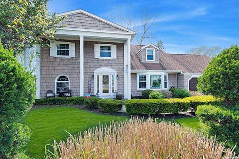 28 Nimbus Rd, Holbrook, NY 11741