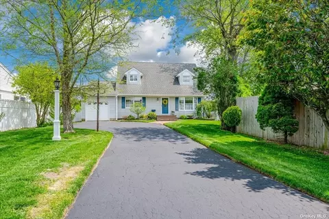 26 Waterview Ave, Massapequa, NY 11758