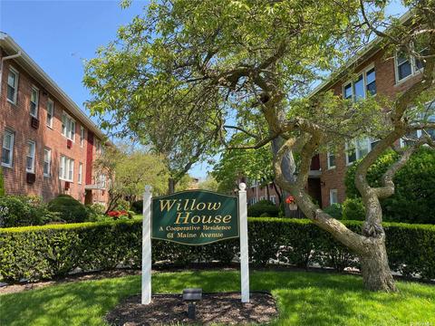 61 Maine Ave #D-12, Rockville Centre, NY 11570