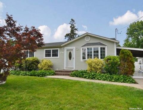 421 Jefferson St, Massapequa, NY 11758