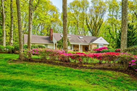 8 Carry Ln, Melville, NY 11747