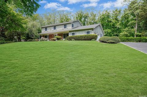 1 Concord Dr, Fort Salonga, NY 11768