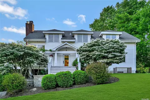 9 Johns Rd, Setauket, NY 11733