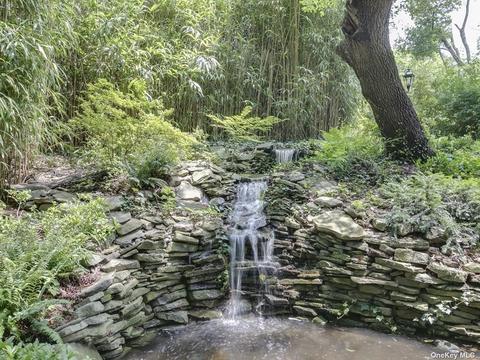 112 Downing Ave, Sea Cliff, NY 11579
