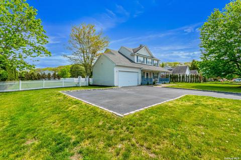1 Paige Ln, Moriches, NY 11955